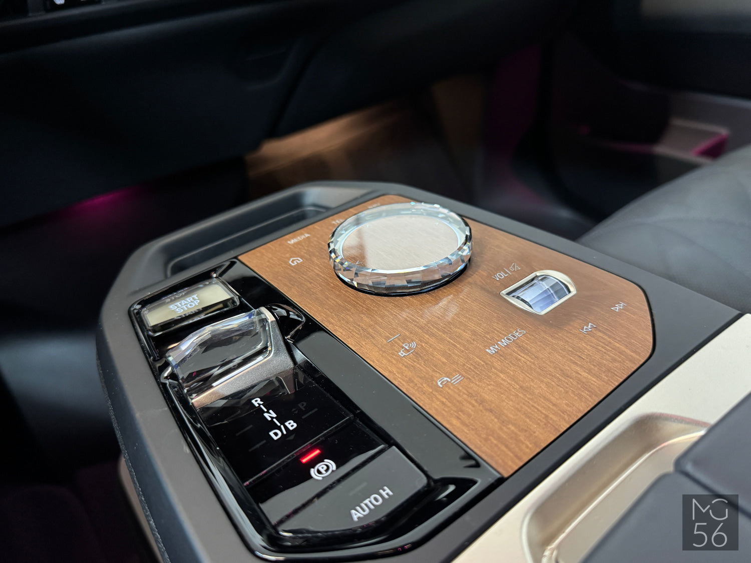 BMW iX40 x-Drive M-Sport Package Mineralweiss BMW