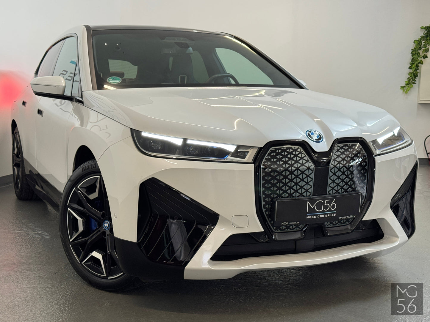 BMW iX40 x-Drive M-Sport Package Mineralweiss BMW