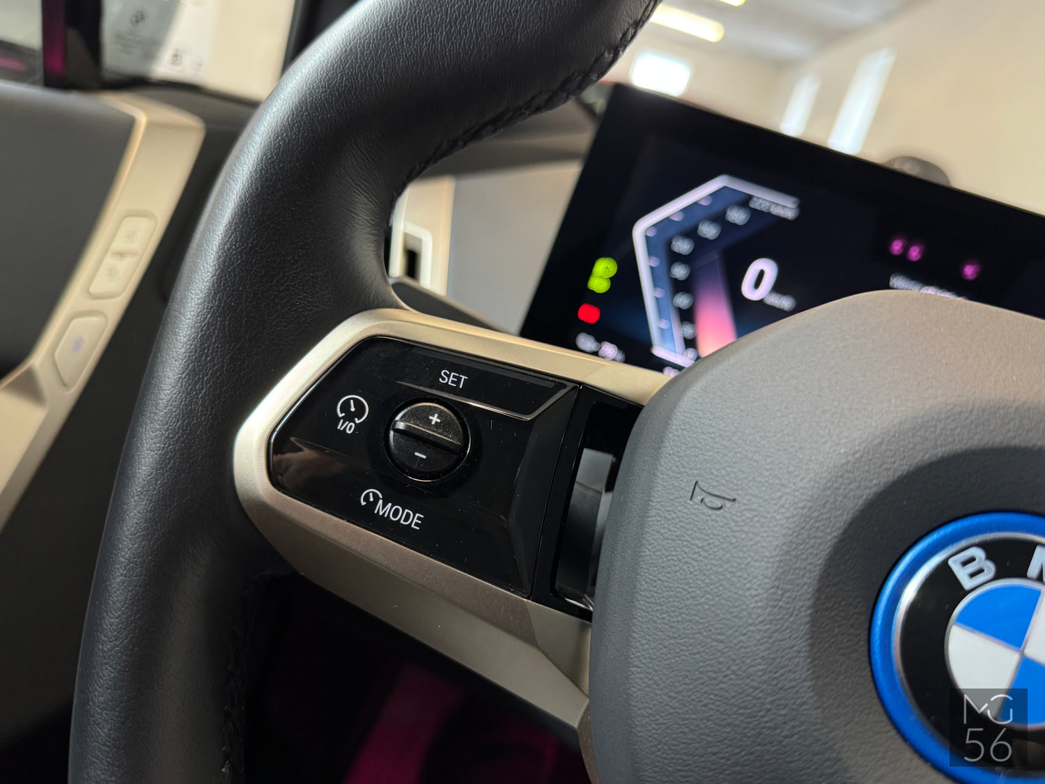 BMW iX40 x-Drive M-Sport Package Mineralweiss BMW