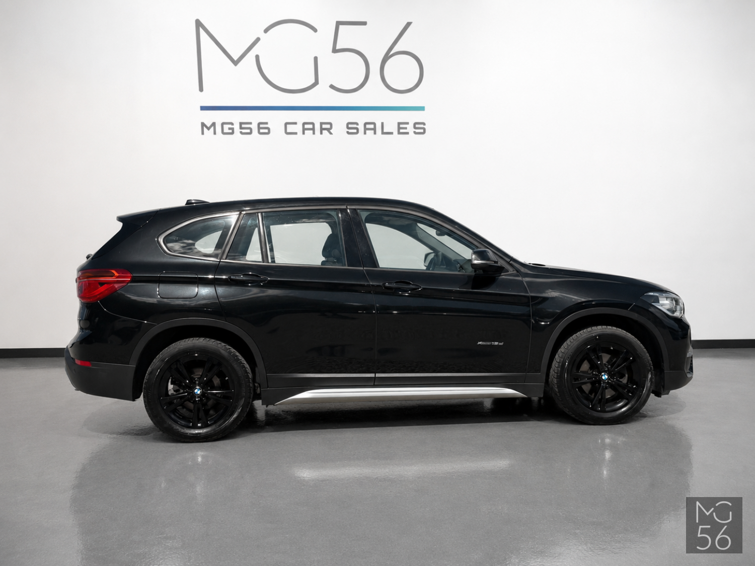BMW X1 xDrive18d X Line Black Sapphire Metallic - BMW