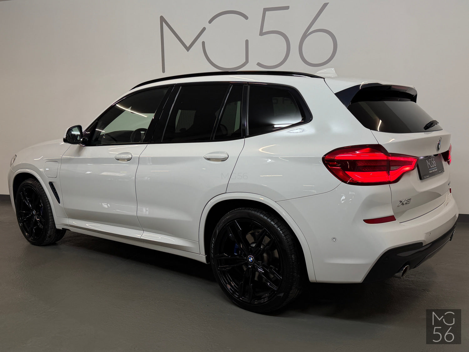 BMW X3 x-Drive30e M-Sport Package Plug-in Hybrid M-Sport Seats BMW