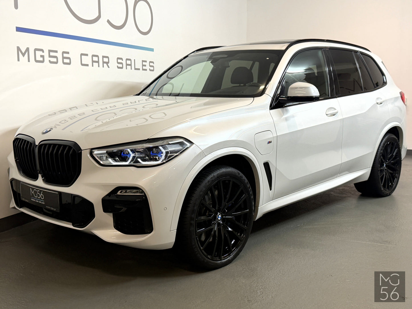 BMW X5 45e M-Sport Package Plug-in Hybrid Mineralweiss Metallic BMW