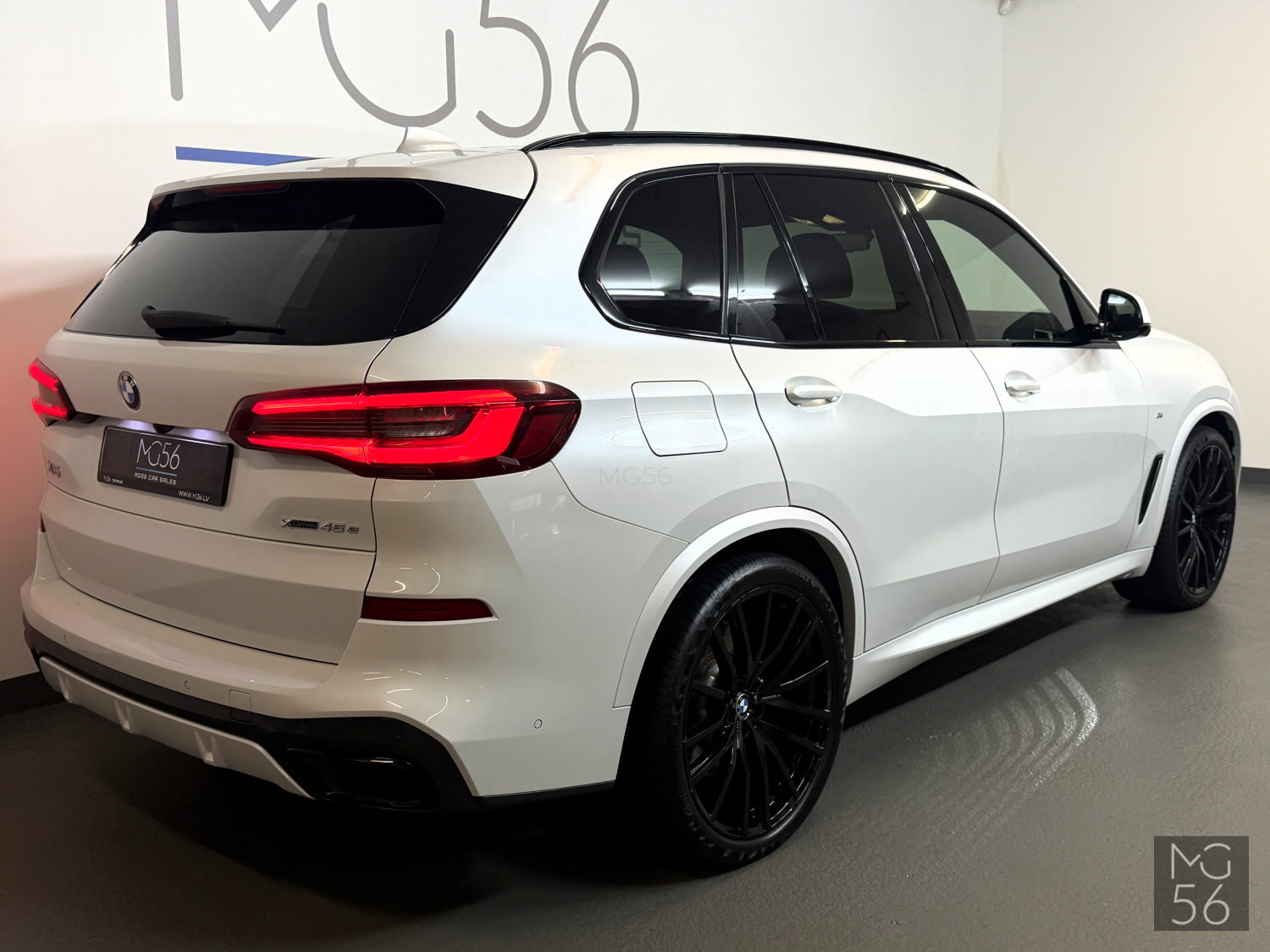 BMW X5 45e M-Sport Package Plug-in Hybrid Mineralweiss Metallic BMW