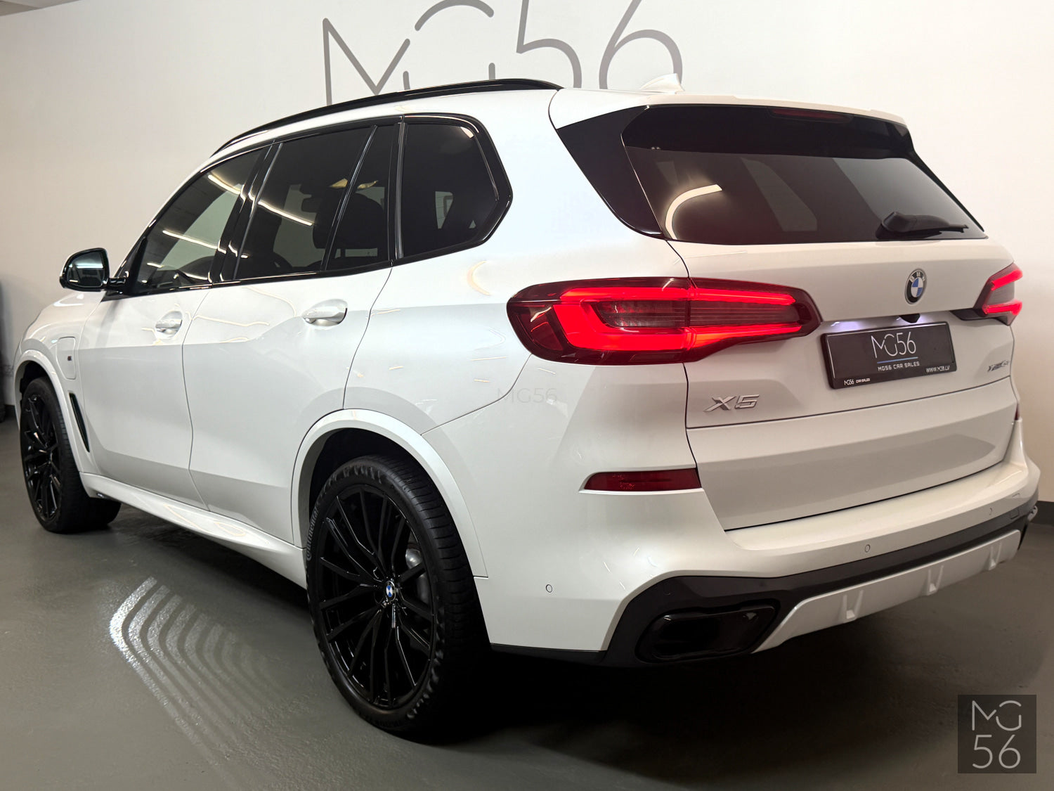 BMW X5 45e M-Sport Package Plug-in Hybrid Mineralweiss Metallic BMW