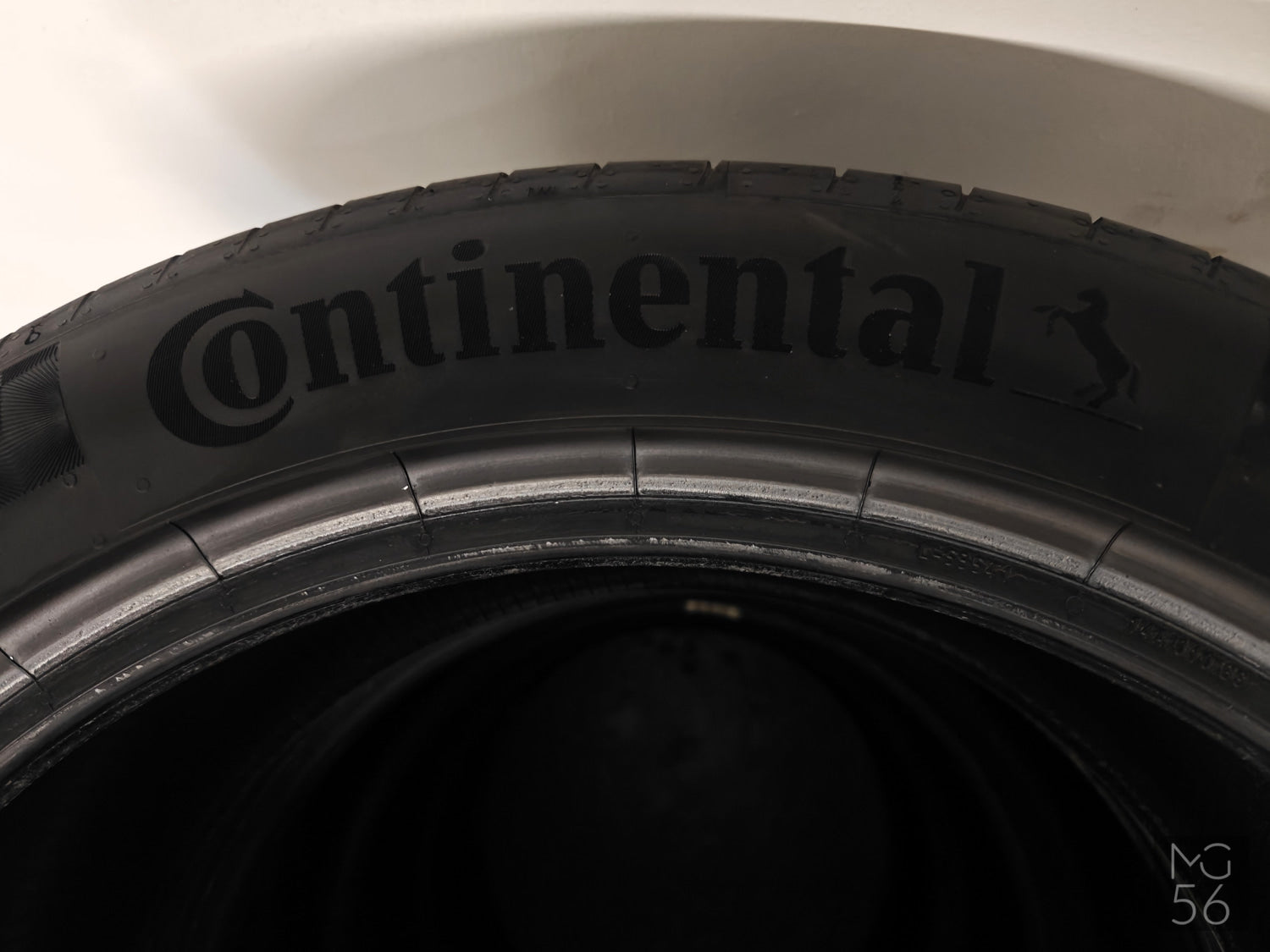 Continental Premium Contact 6 - 245/45/R19 - Tires
