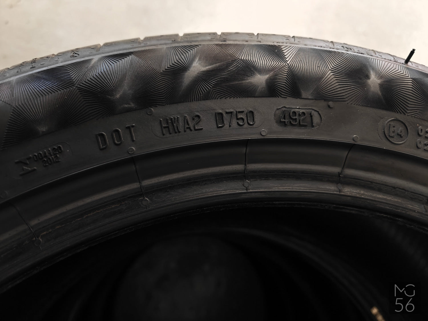 Continental Premium Contact 6 - 245/45/R19 - Tires
