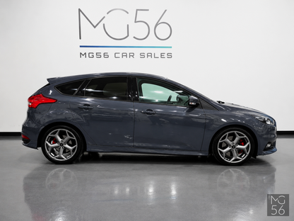 Ford Focus ST 2.0 EcoBoost Recaro Manual Stealth - Ford