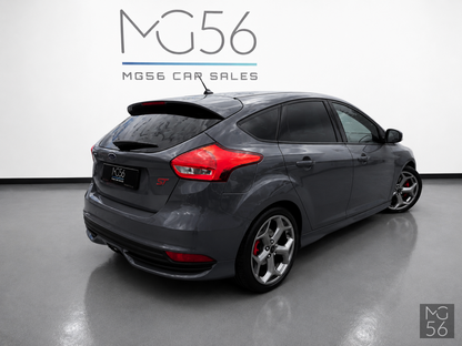 Ford Focus ST 2.0 EcoBoost Recaro Manual Stealth - Ford