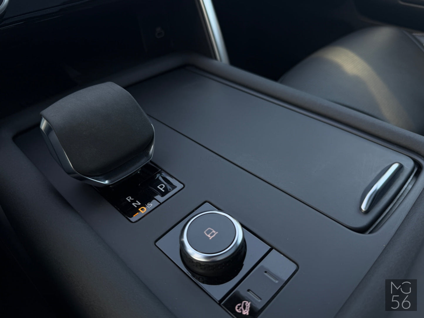 Land Rover Discovery 5 3.0L AWD R-Dynamic 8-Speed Land Rover