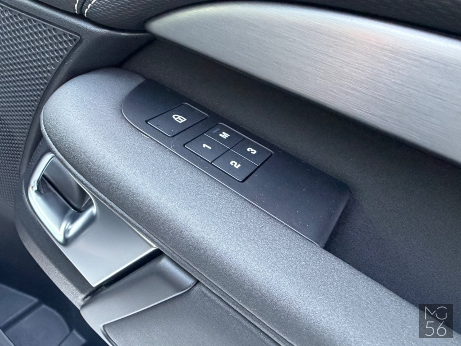 Land Rover Discovery 5 3.0L AWD R-Dynamic 8-Speed Land Rover