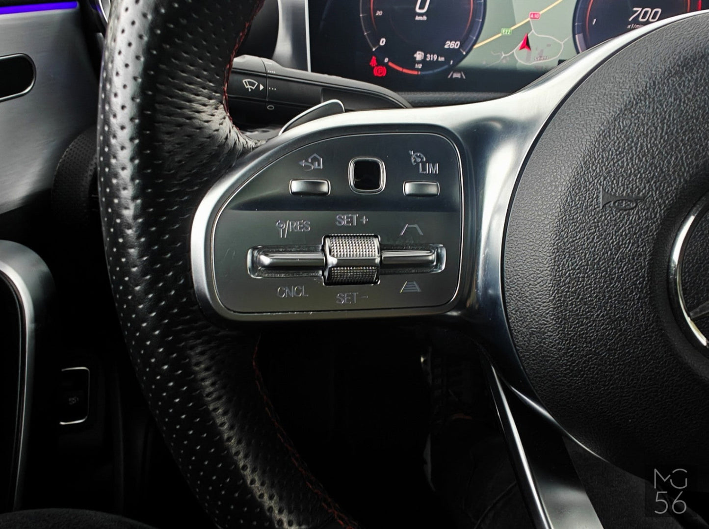 Mercedes-Benz CLA 250 Coupe AMG Line Distronic Digital White Metallic - Mercedes-Benz