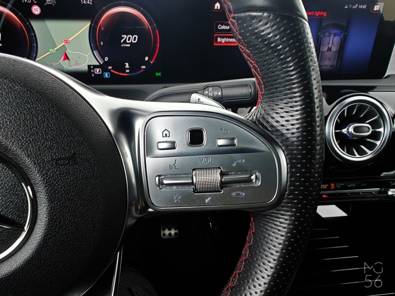 Mercedes-Benz CLA 250 Coupe AMG Line Distronic Digital White Metallic - Mercedes-Benz