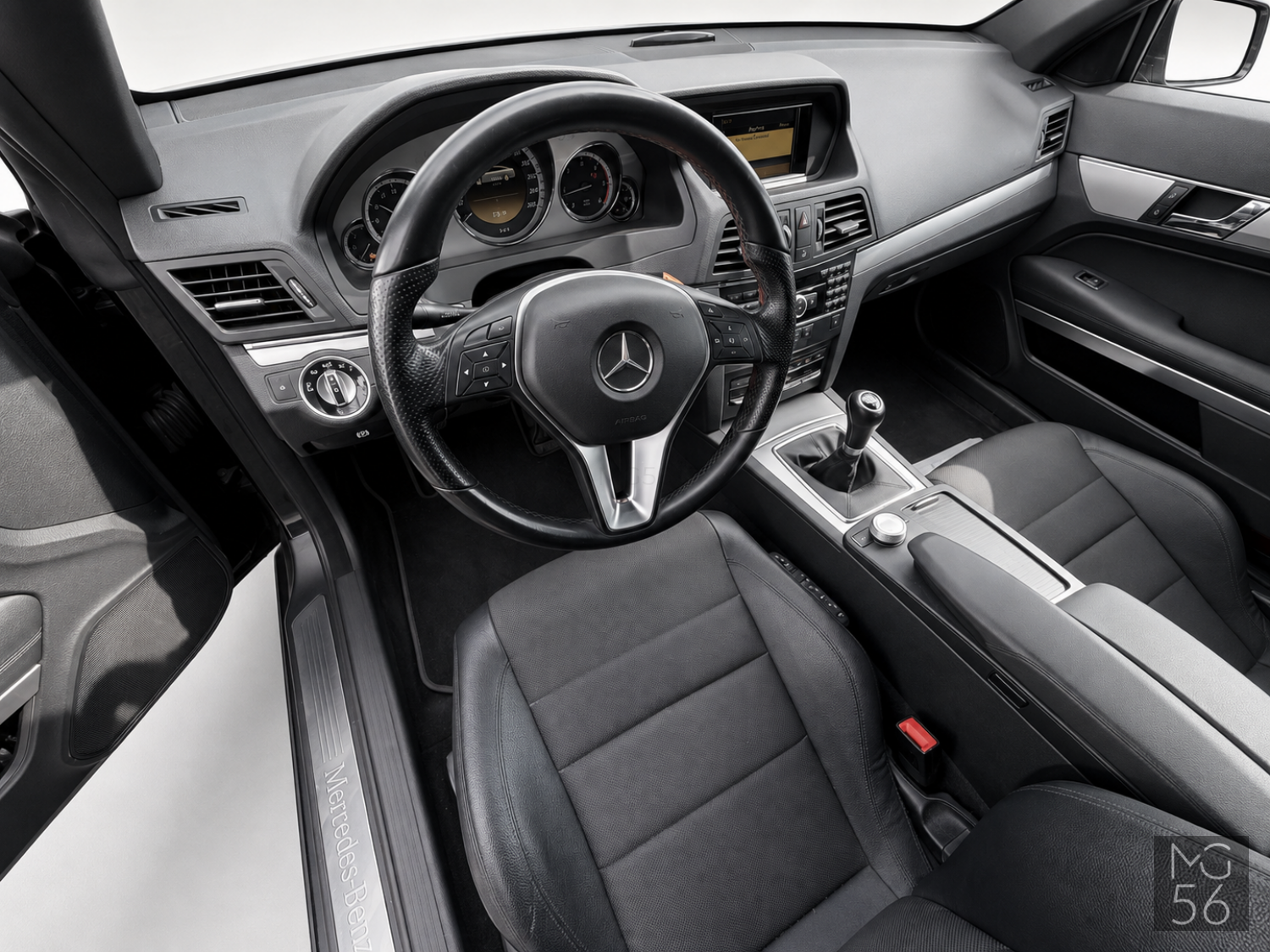 Mercedes-Benz E 220 CDI Coupé Multicontour Obsidian Black - Mercedes-Benz