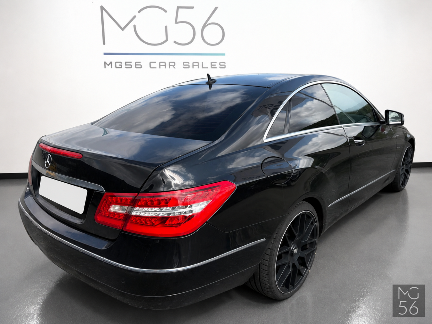 Mercedes-Benz E 220 CDI Coupé Multicontour Obsidian Black - Mercedes-Benz