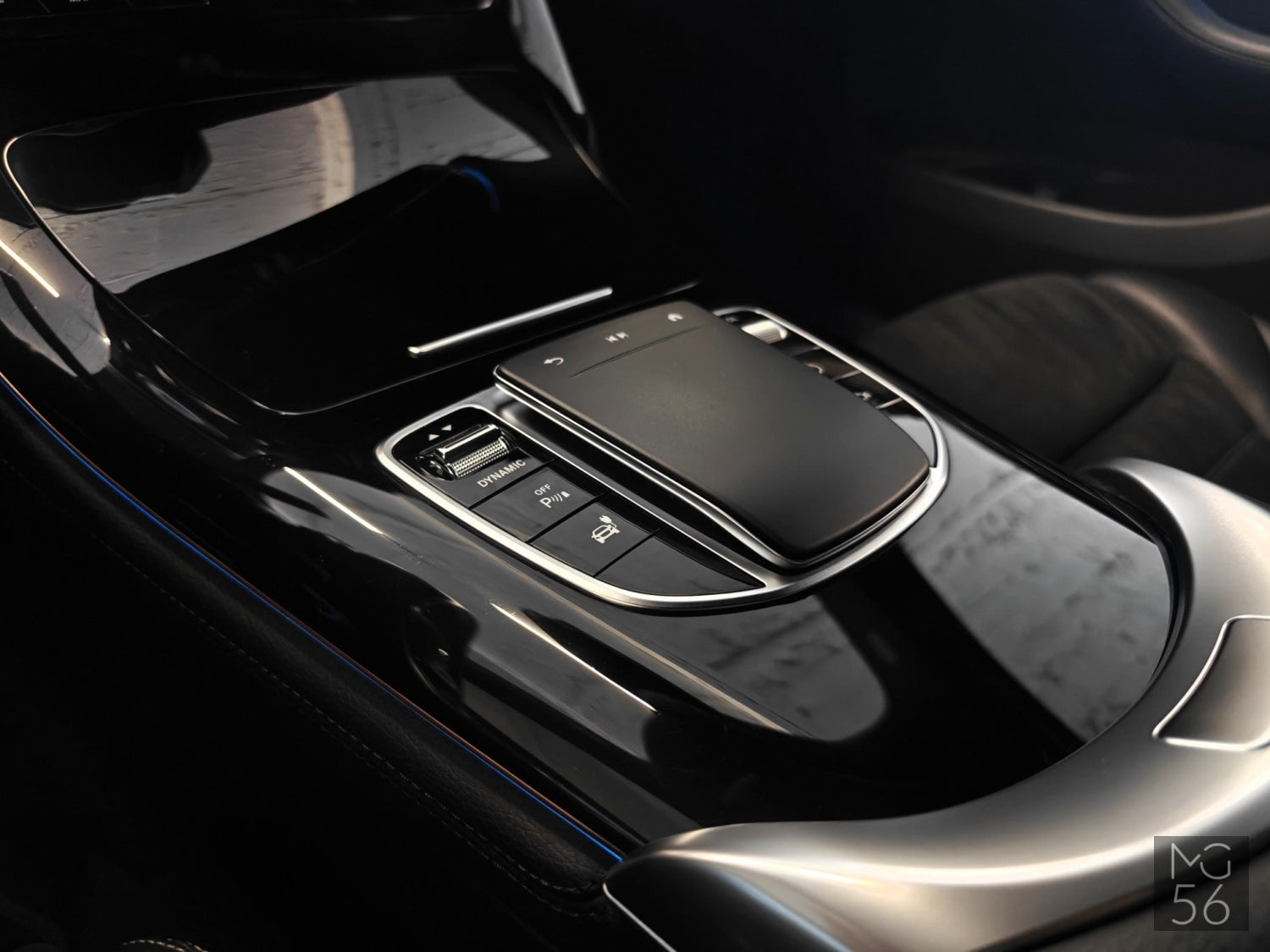 Mercedes-Benz EQC 400 4MATIC AMG Line Distronic Obsidian Black Metallic - Mercedes-Benz