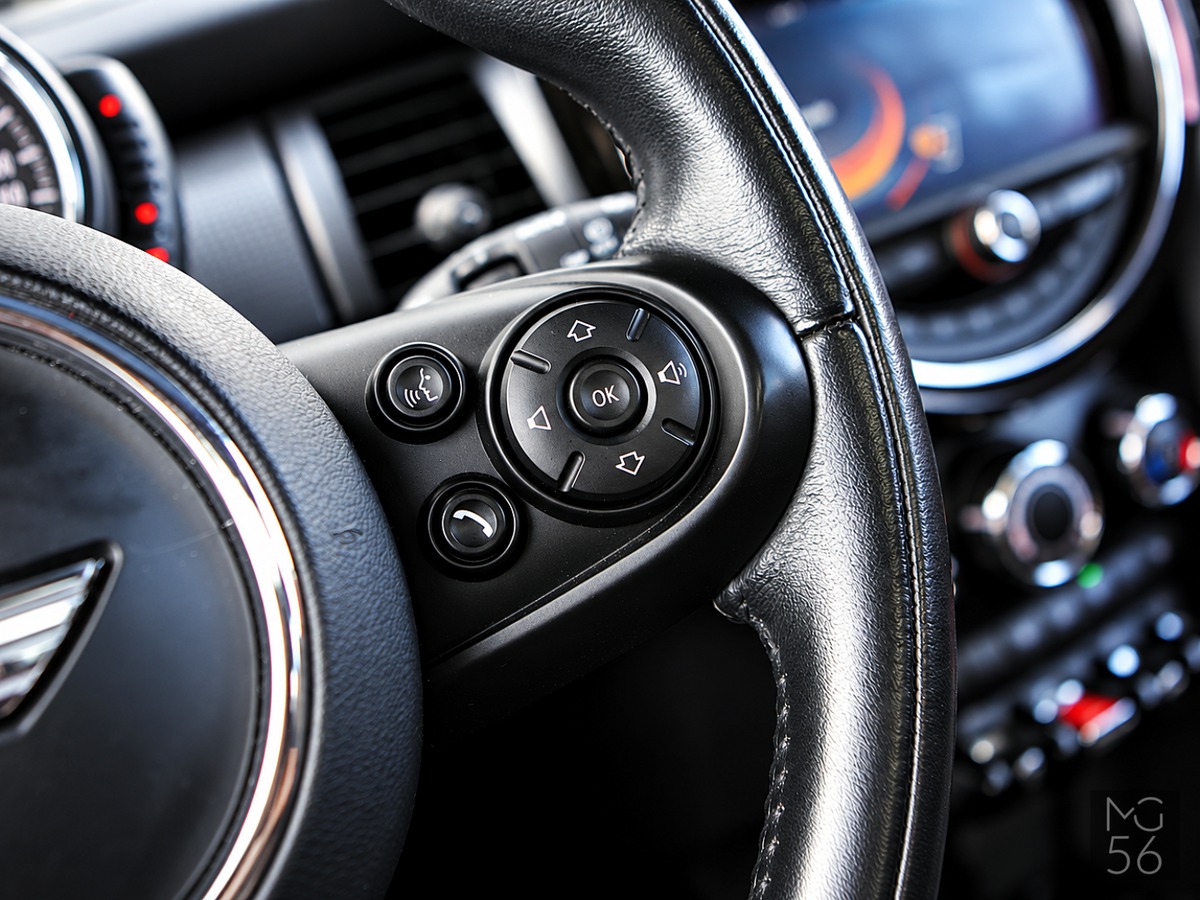 MINI Cooper D F55 White Silver Metallic - MINI