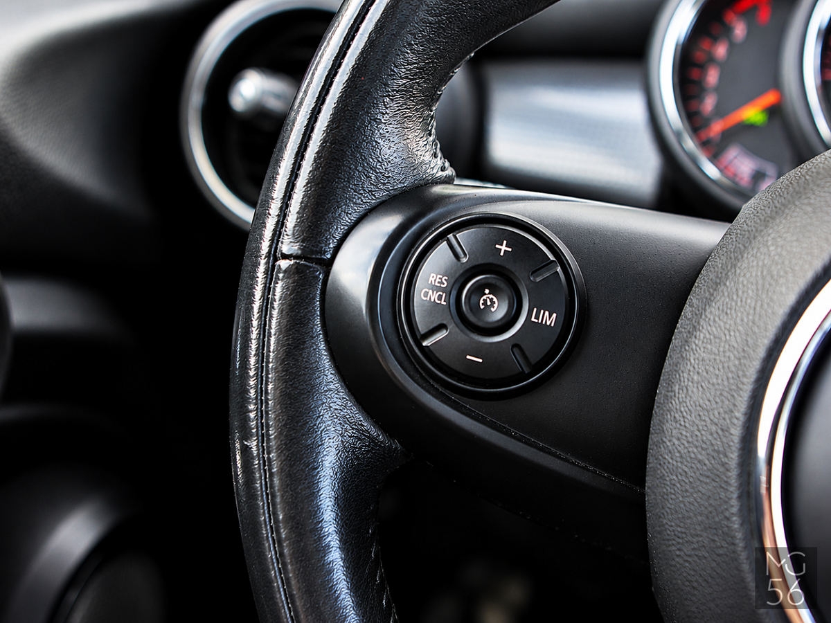 MINI Cooper D F55 White Silver Metallic - MINI