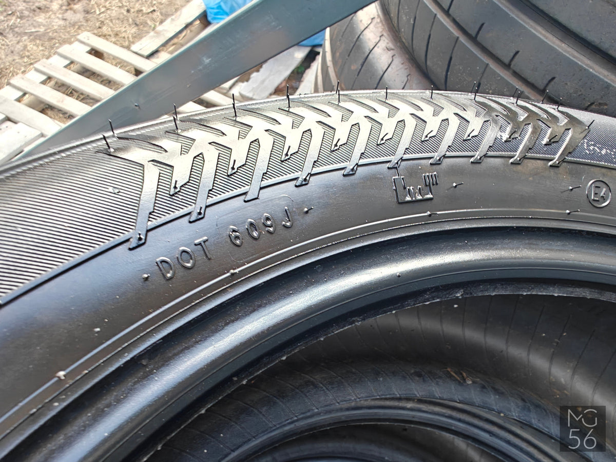 Nokian Hakkapeliitta 8 SUV - 215/55/R18 (4x) - R20
