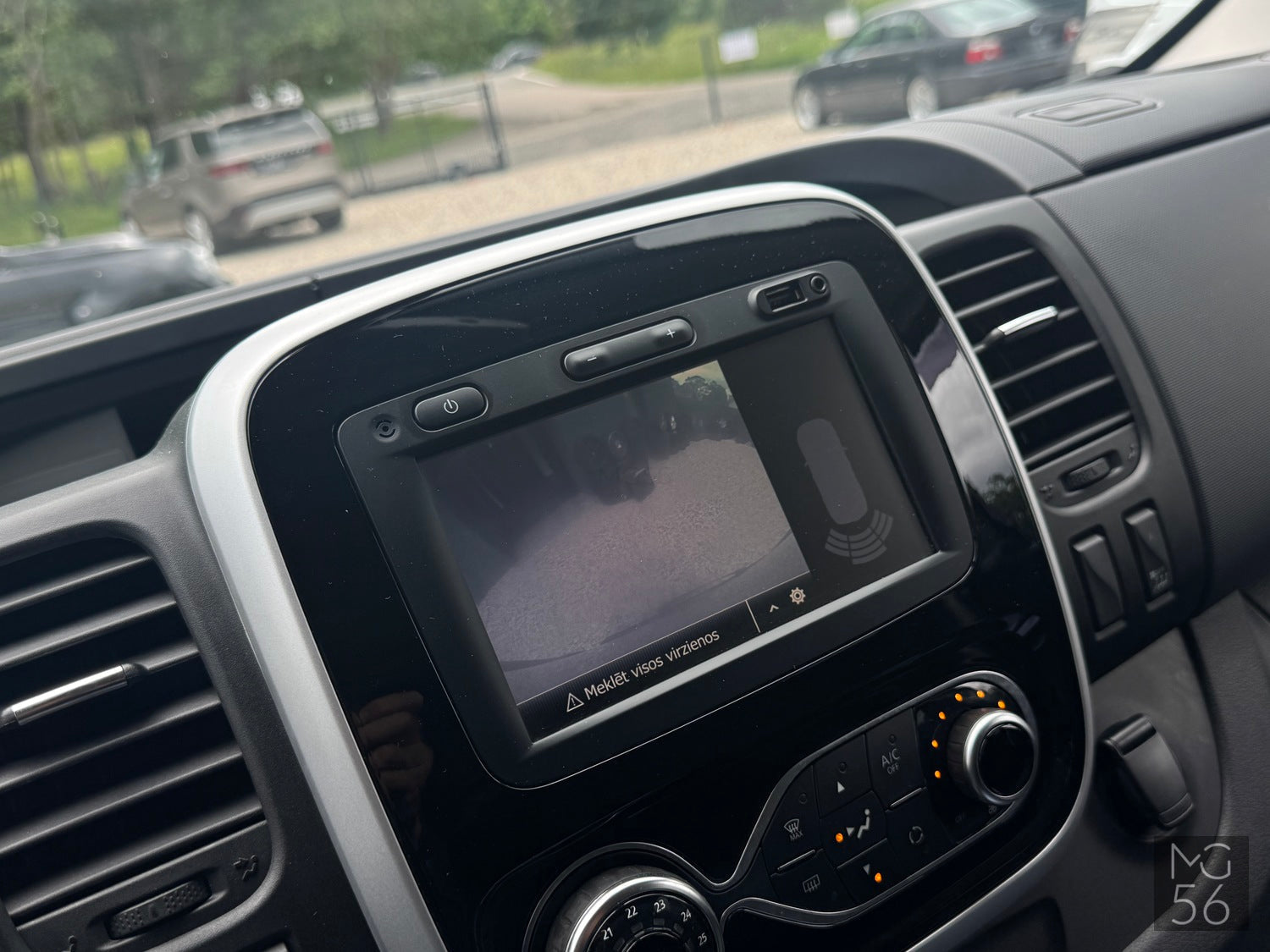 Renualt Trafic L2 8 seats Renault