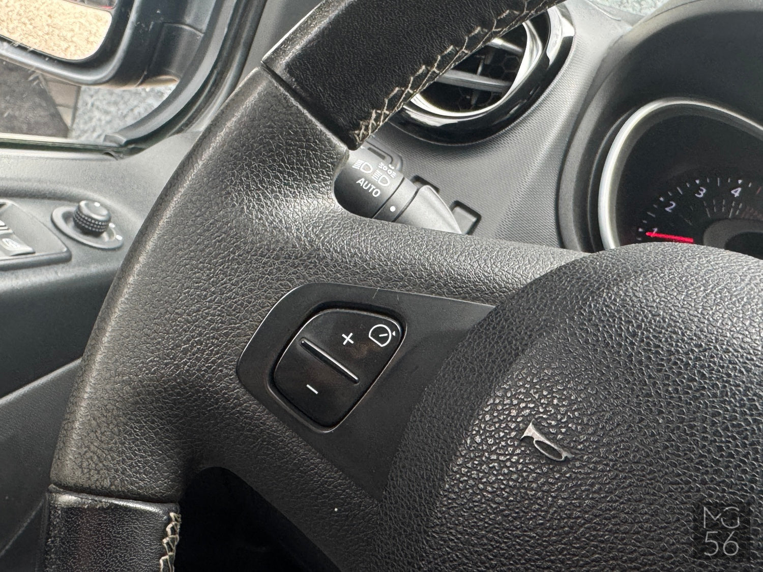 Renualt Trafic L2 8 seats Renault