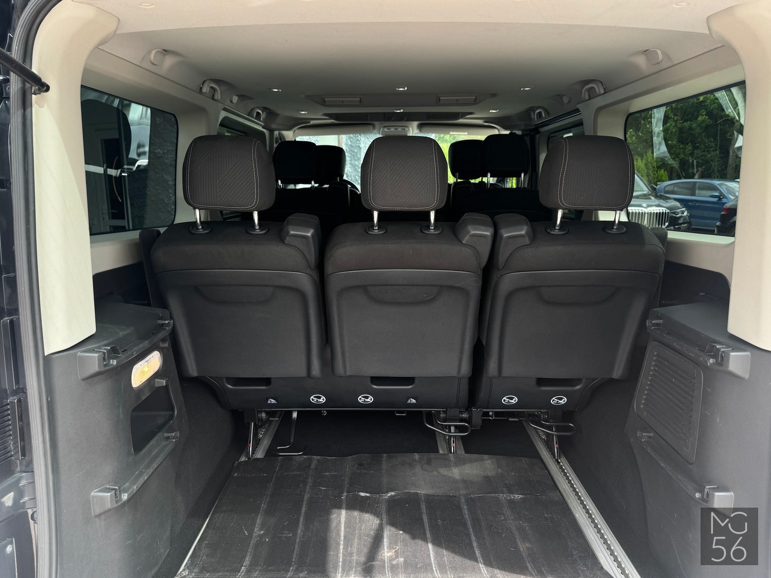 Renualt Trafic L2 8 seats Renault