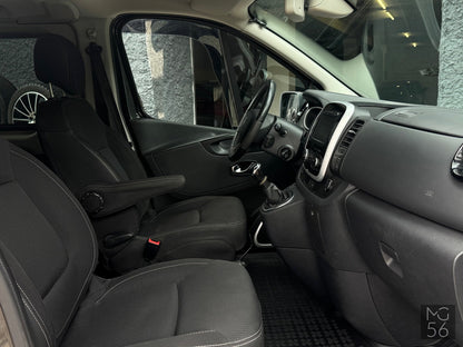 Renualt Trafic L2 8 seats Renault