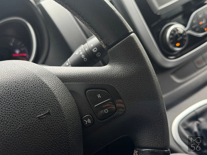 Renualt Trafic L2 8 seats Renault