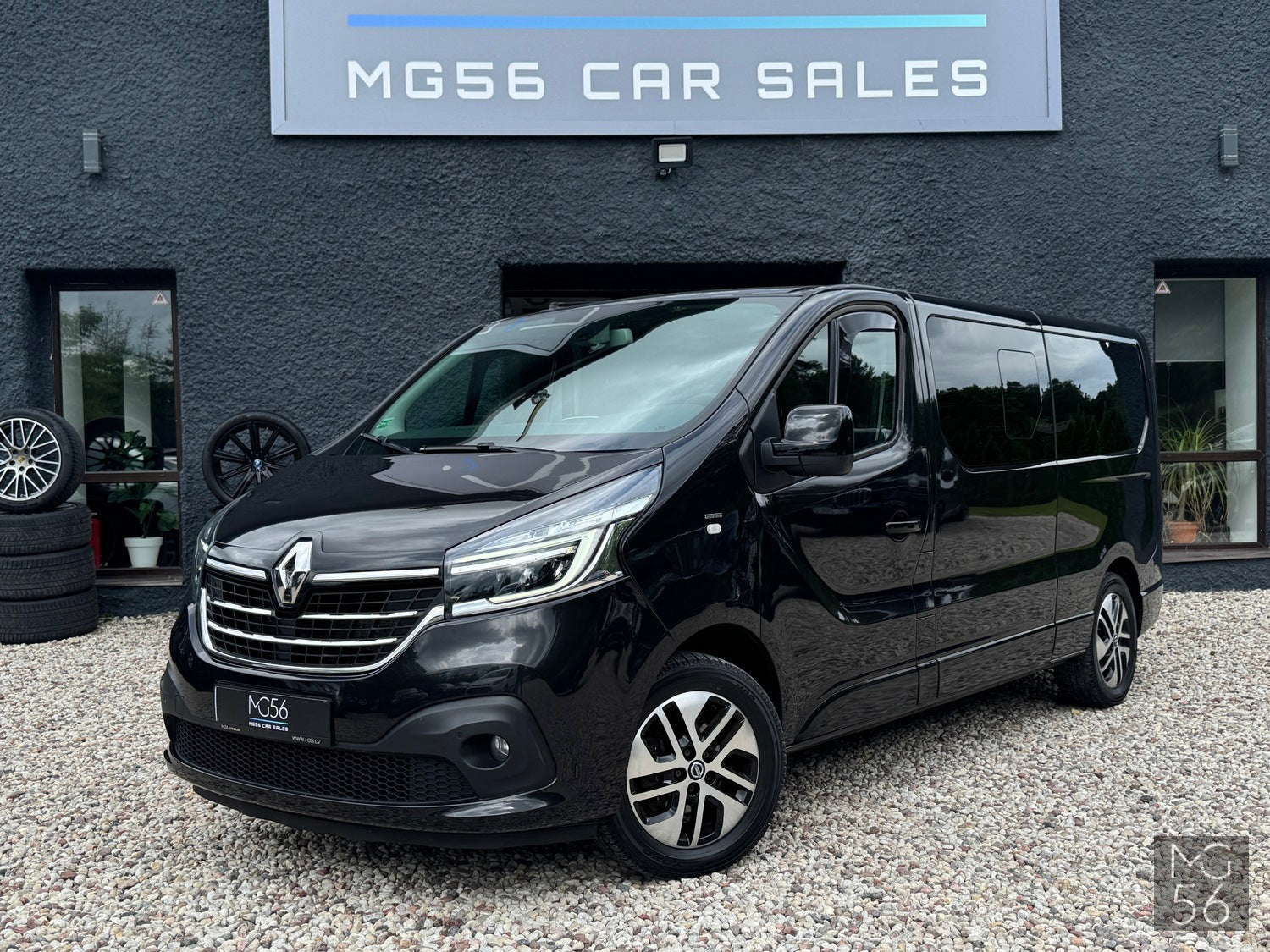 Renualt Trafic L2 8 seats Renault