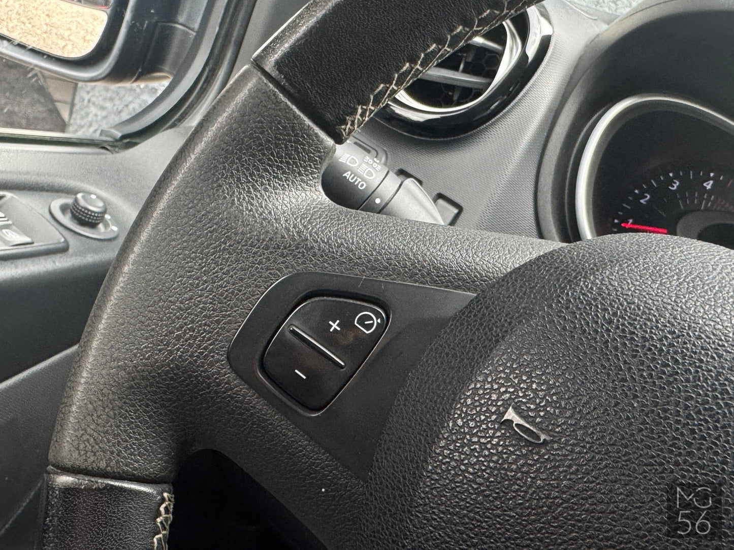 Renualt Trafic L2 8 seats Renault