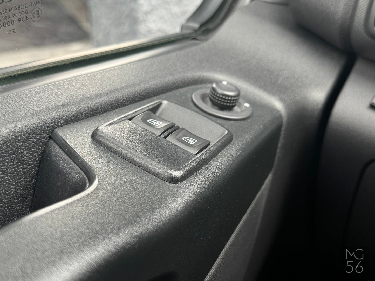 Renualt Trafic L2 8 seats Renault