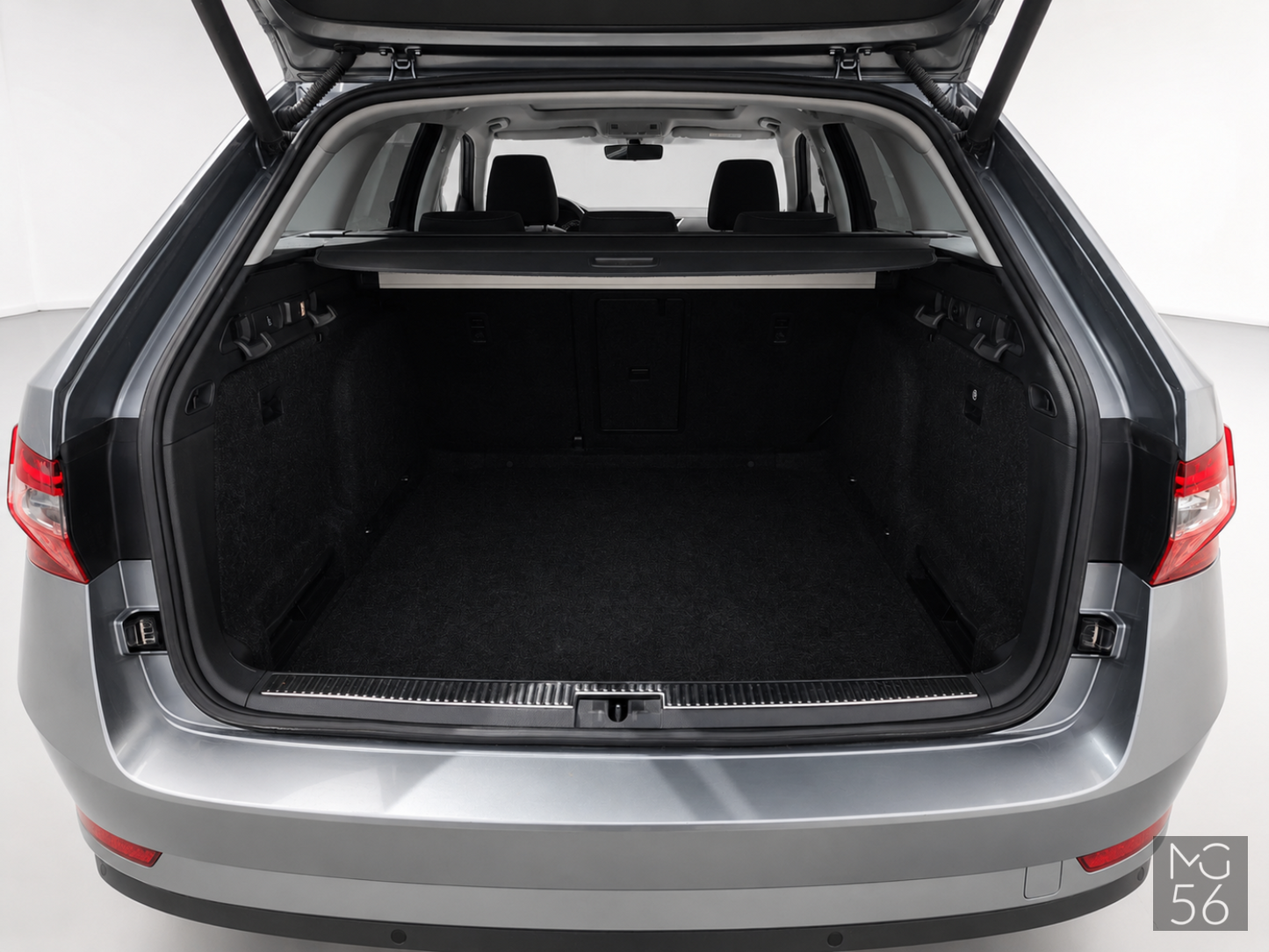 Škoda Superb Combi 1.6 TDI Xenon AFS Business Grey Metallic - Škoda