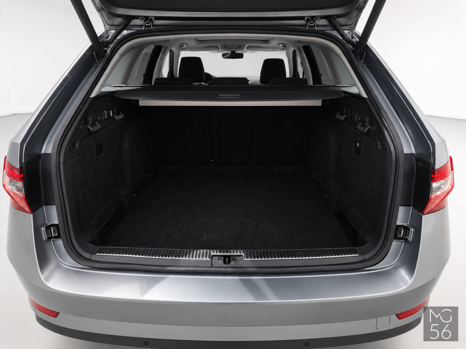 Škoda Superb Combi 1.6 TDI Xenon AFS Business Grey Metallic - Škoda