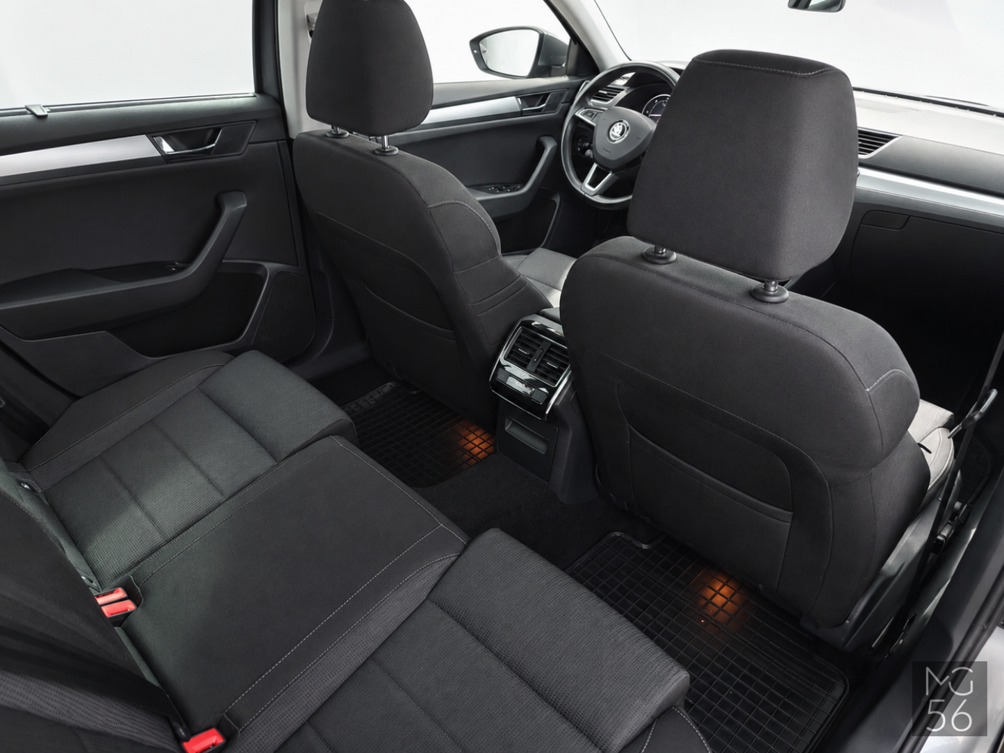 Škoda Superb Combi 1.6 TDI Xenon AFS Business Grey Metallic - Škoda