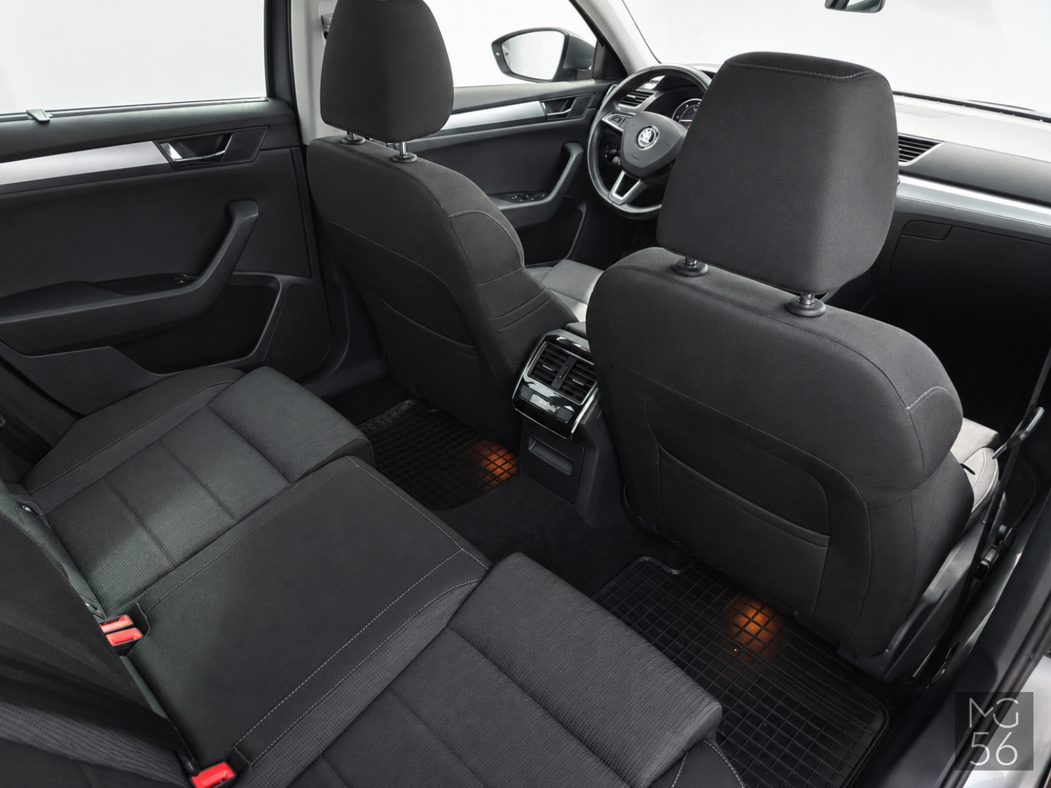 Škoda Superb Combi 1.6 TDI Xenon AFS Business Grey Metallic - Škoda