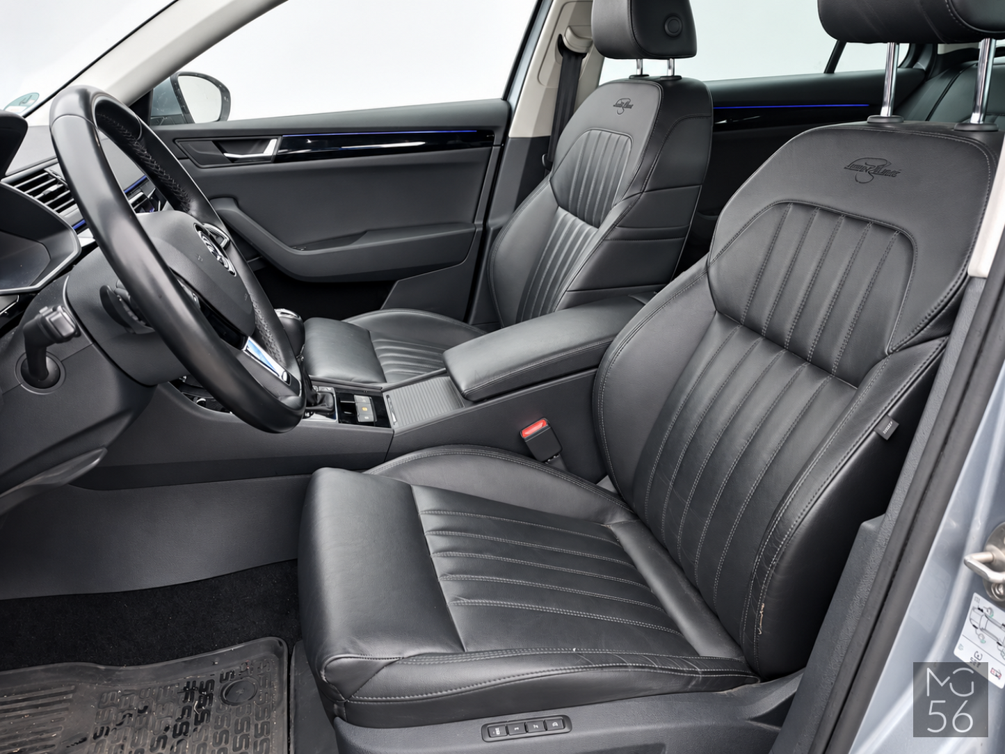 Škoda Superb Combi 1.8 TSI L&K DCC KESSY Business Grey Metallic - Škoda