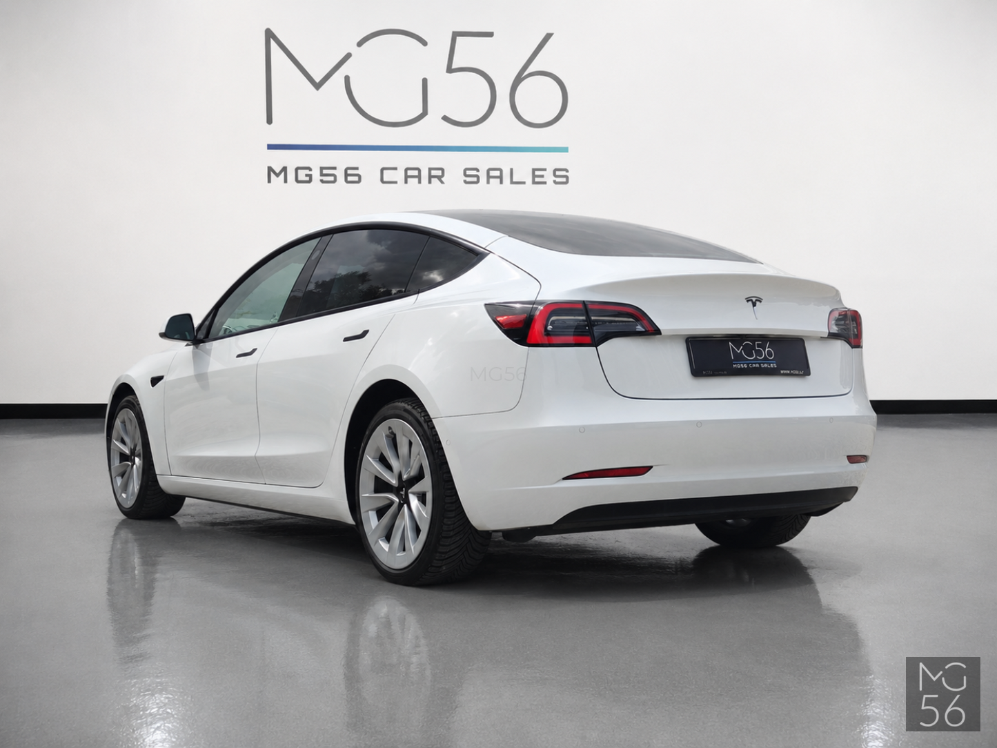 Tesla Model 3 Rear-Wheel Drive Autopilot Pearl White - Tesla