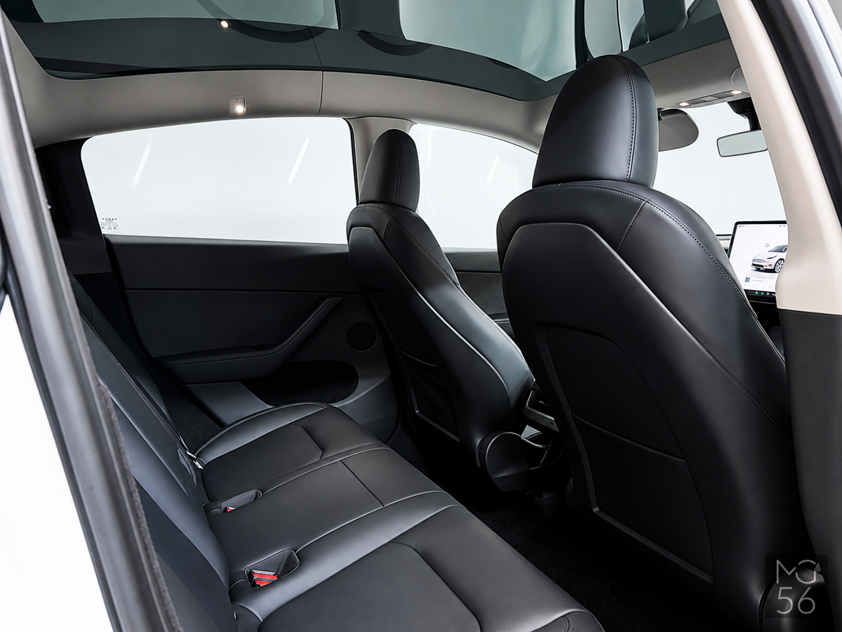 Tesla Model Y RWD 220kW 62kWh Autopilot Premium Connectivity Pearl White - Tesla
