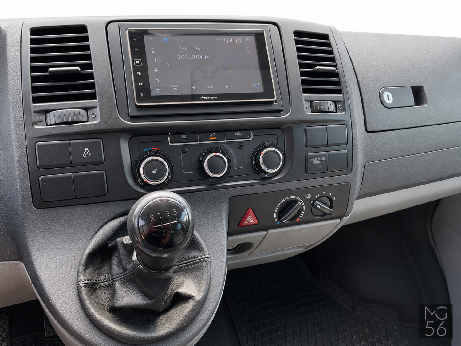 Volkswagen Transporter T5 LWB 8 seats - VW