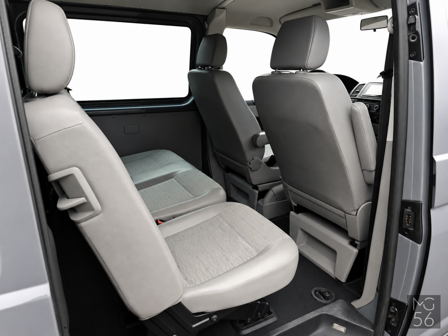 Volkswagen Transporter T5 LWB 8 seats - VW