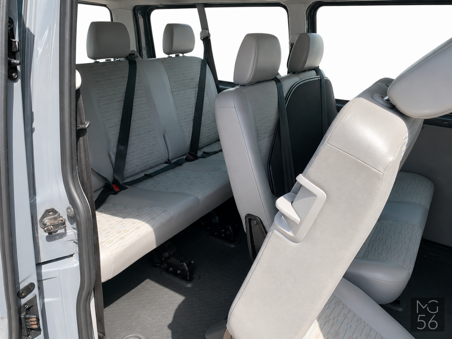 Volkswagen Transporter T5 LWB 8 seats - VW