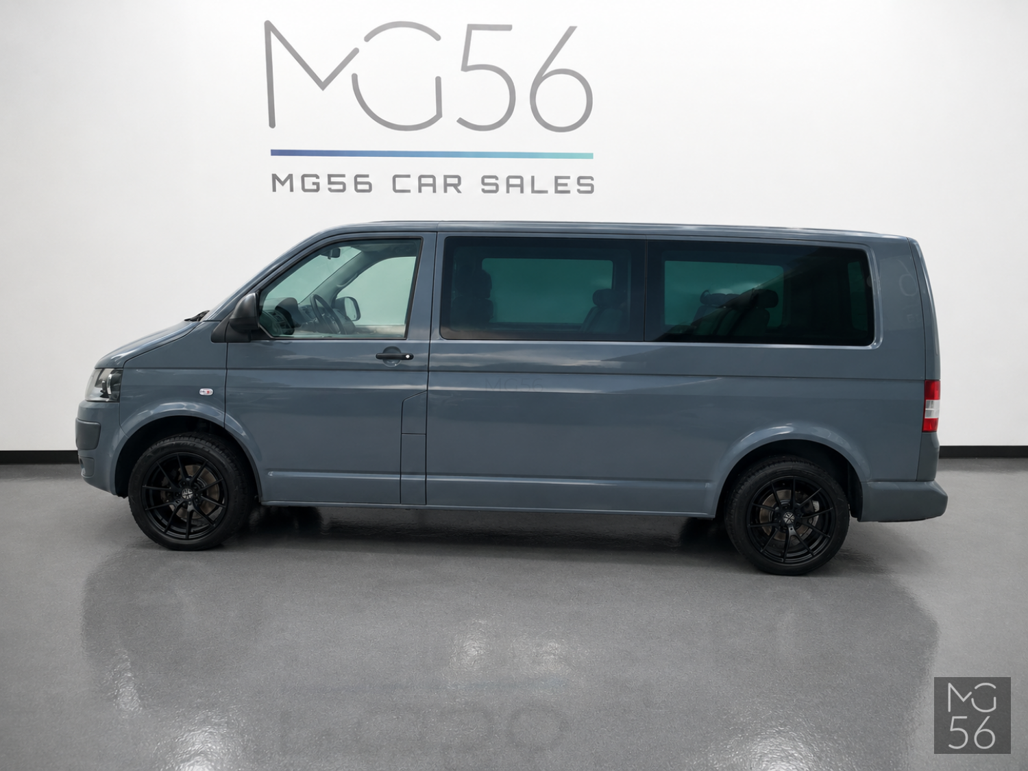 Volkswagen Transporter T5 LWB 8 seats - VW