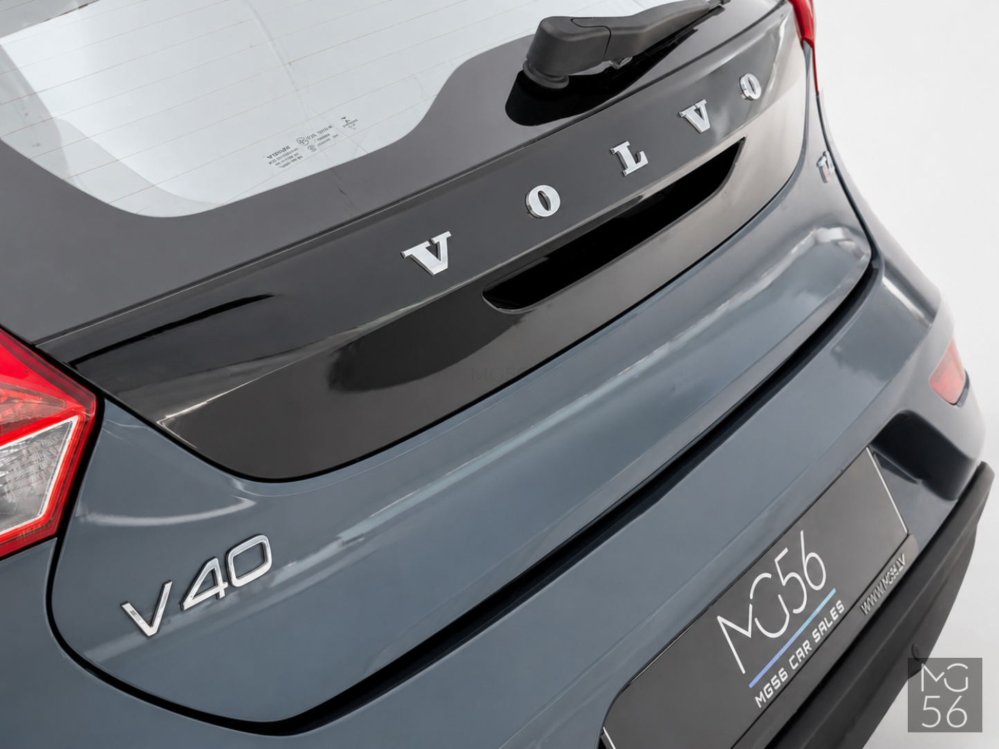 Volvo V40 T4 Kinetic Powershift Titanium Grey Metallic - Volvo
