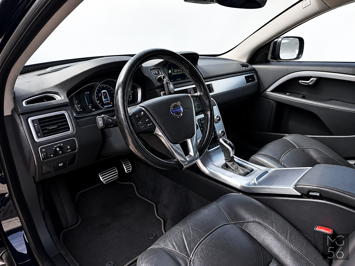 Volvo XC70 D4 Geartronic Dynamic Webasto R-Design Magic Blue Metallic - Volvo