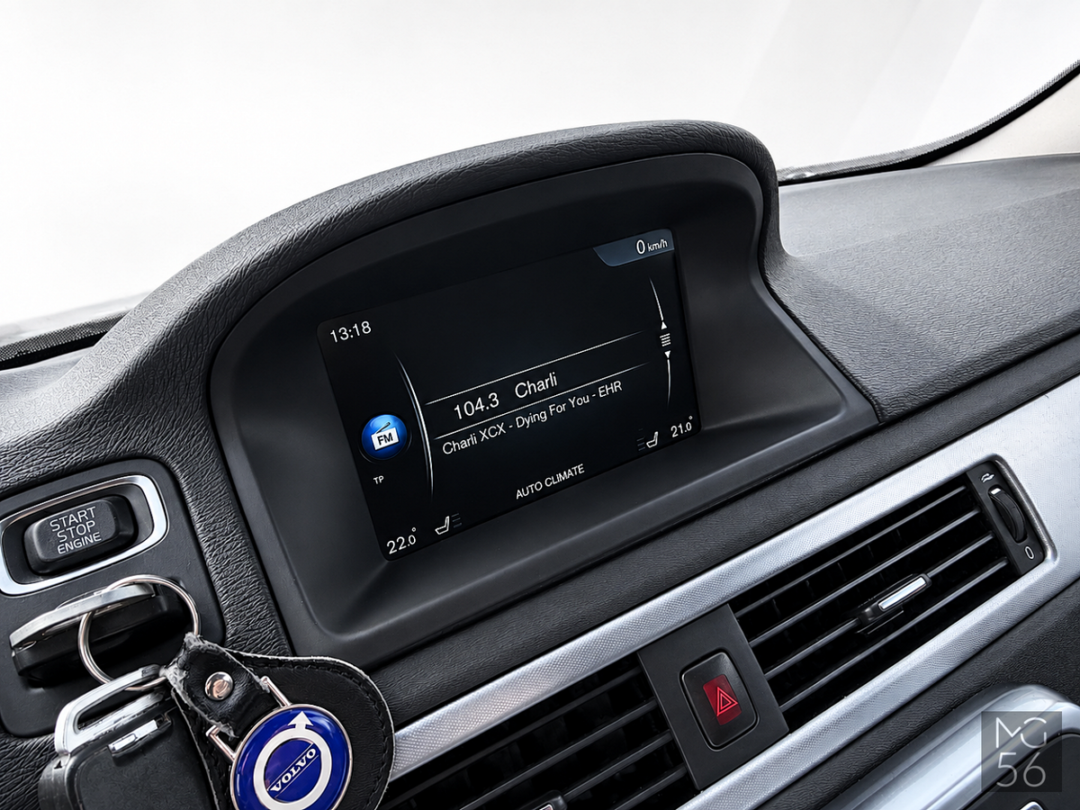 Volvo XC70 D4 Geartronic Dynamic Webasto R-Design Magic Blue Metallic - Volvo